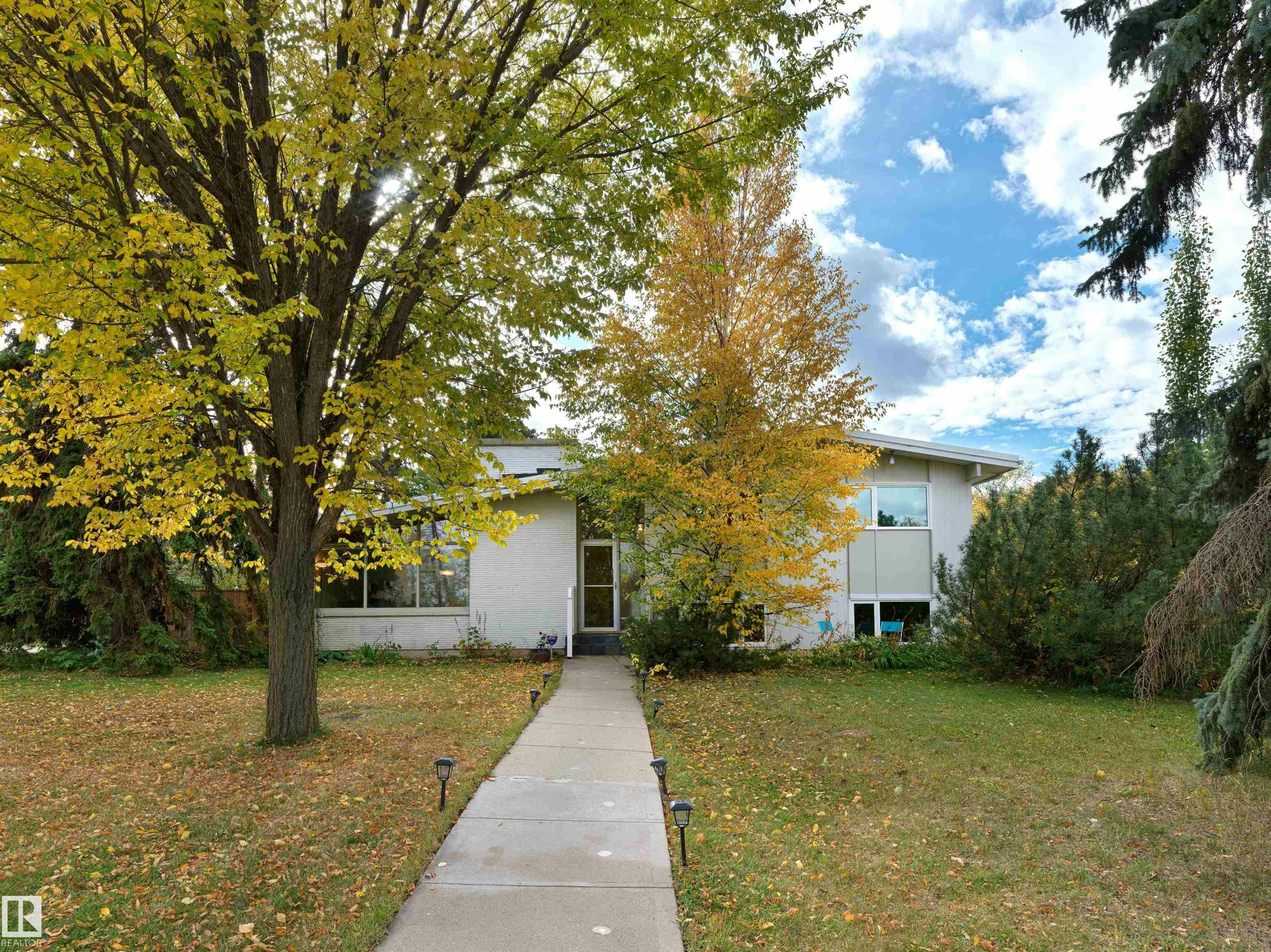 13103 Grand View Drive, Edmonton, AB, T6H 4K7