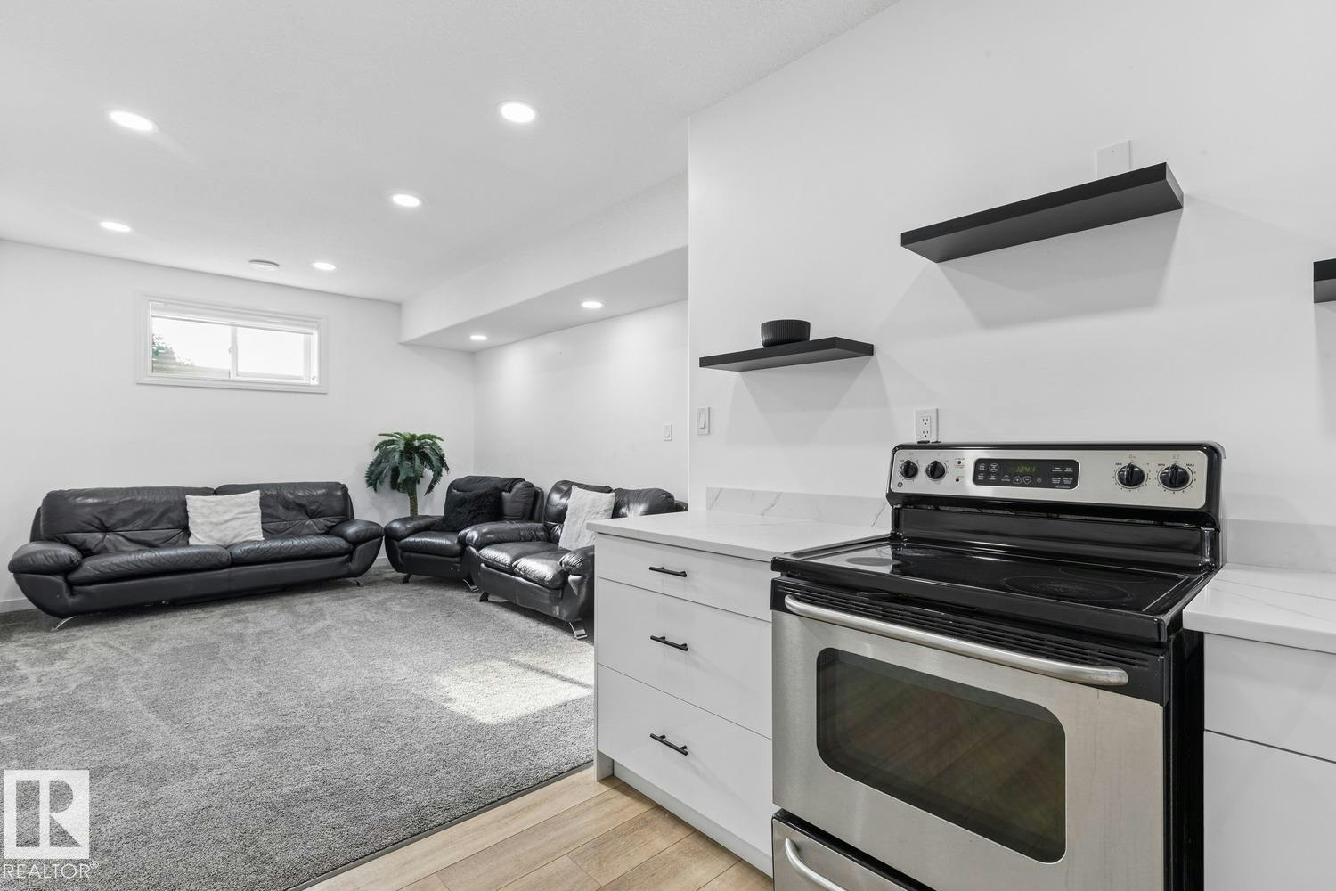 15803 95 Street, Edmonton, AB, T5Z 0G1 - 51