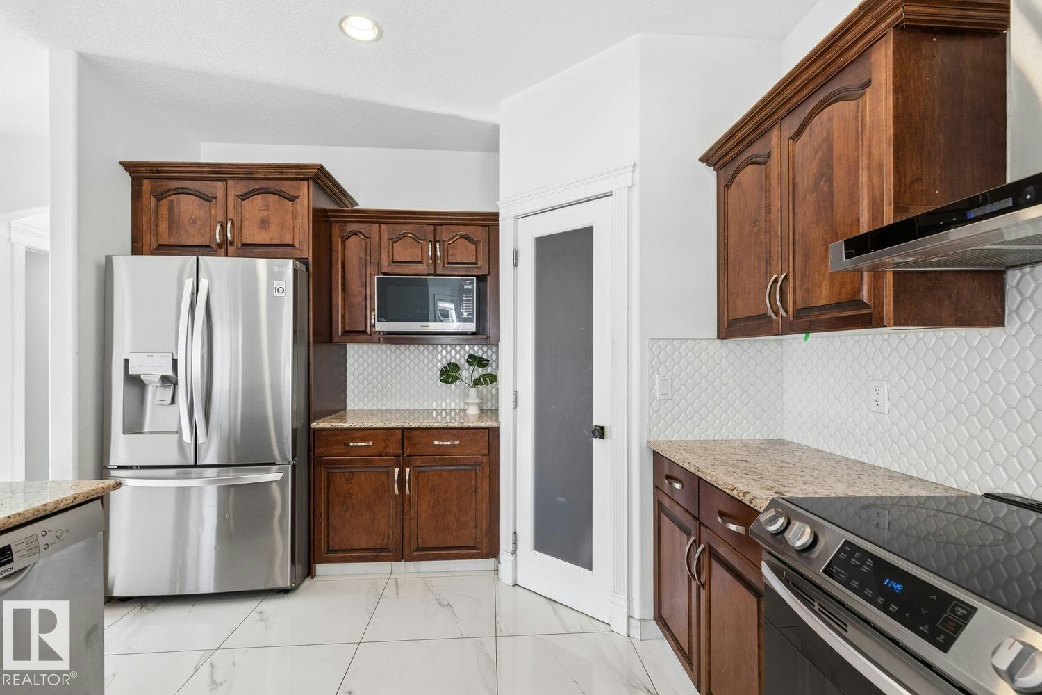 15803 95 Street, Edmonton, AB, T5Z 0G1 - 9
