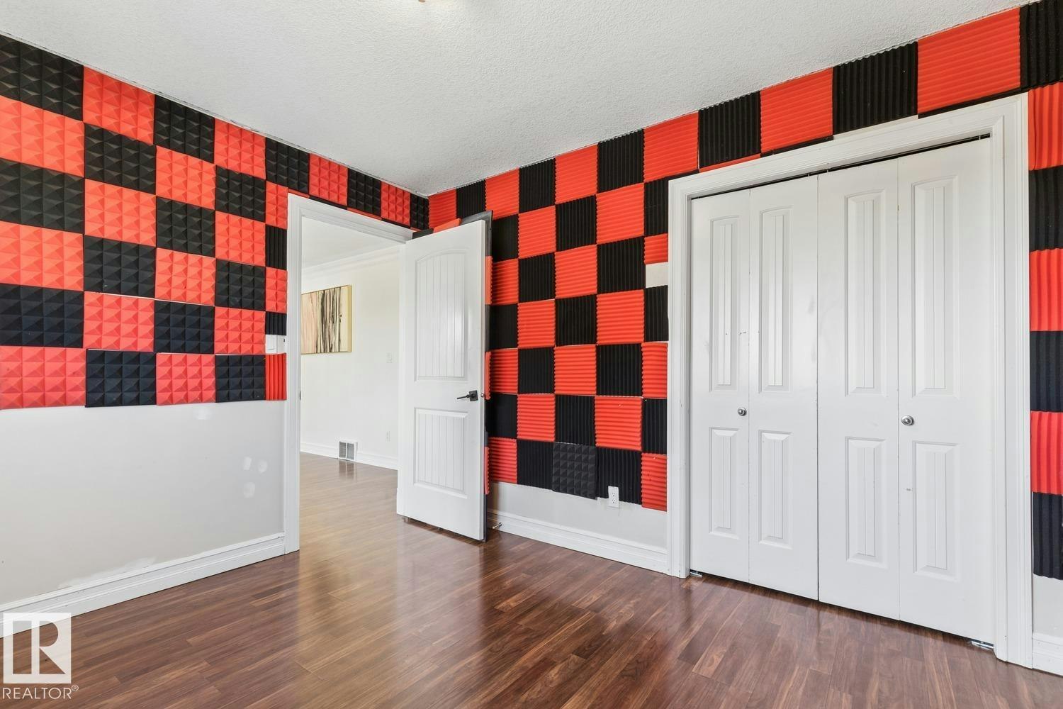 15803 95 Street, Edmonton, AB, T5Z 0G1 - 43