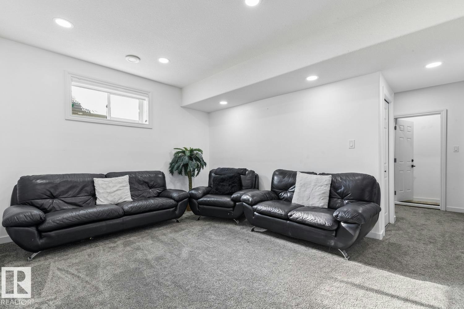 15803 95 Street, Edmonton, AB, T5Z 0G1 - 47