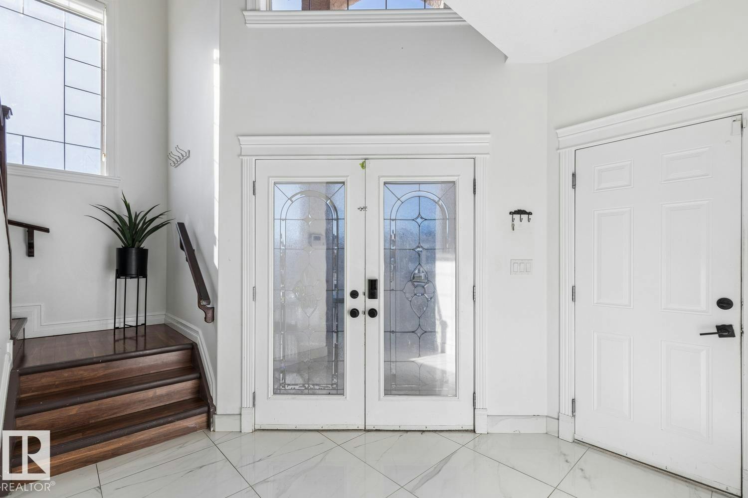 15803 95 Street - 3