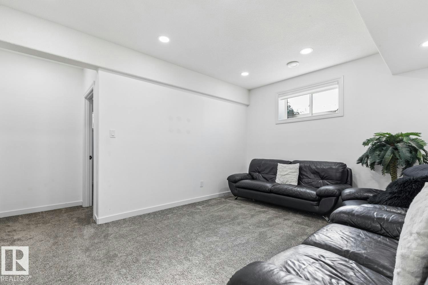 15803 95 Street, Edmonton, AB, T5Z 0G1 - 46