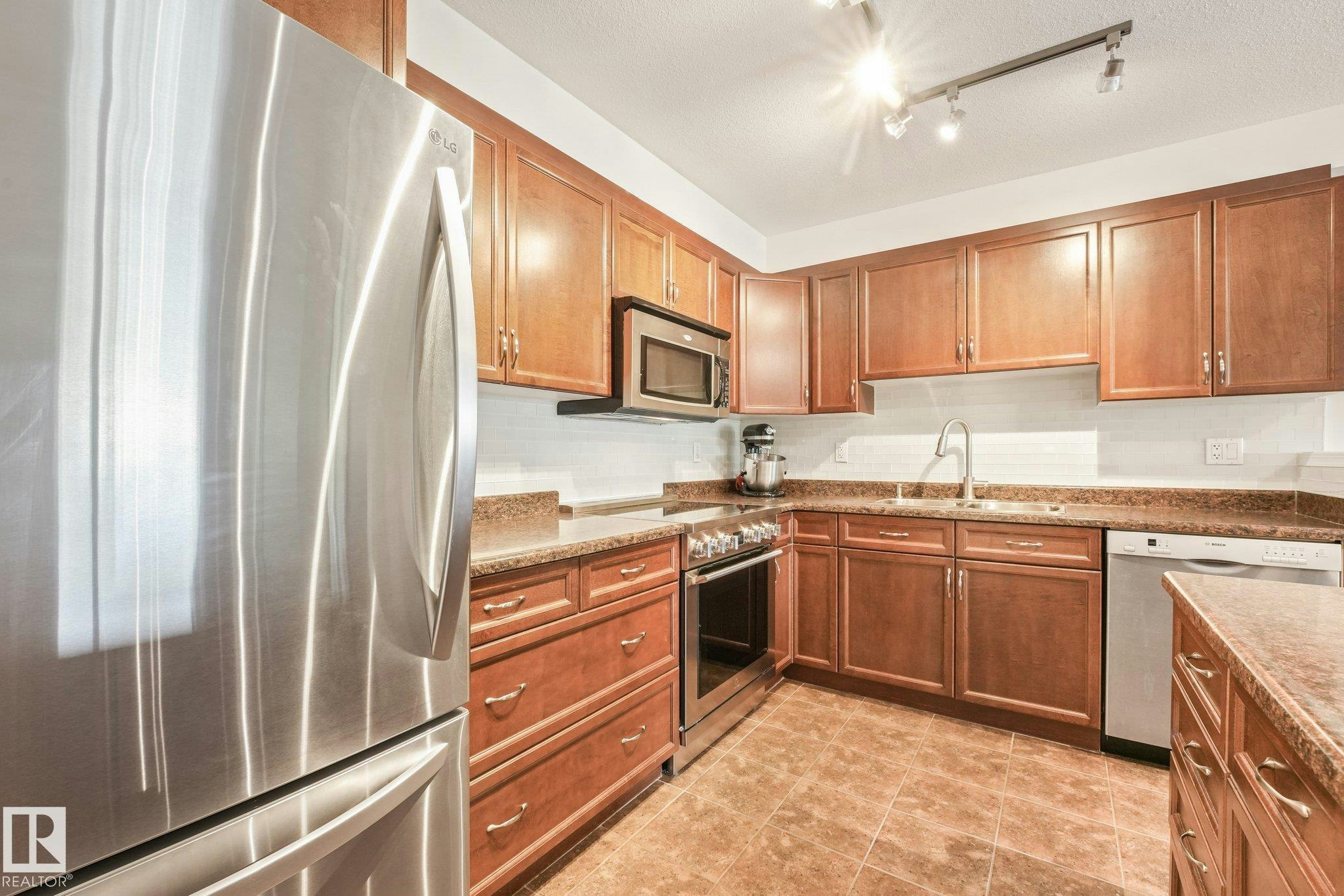 209-1589 Glastonbury Boulevard, Edmonton, AB, T5T 2V1