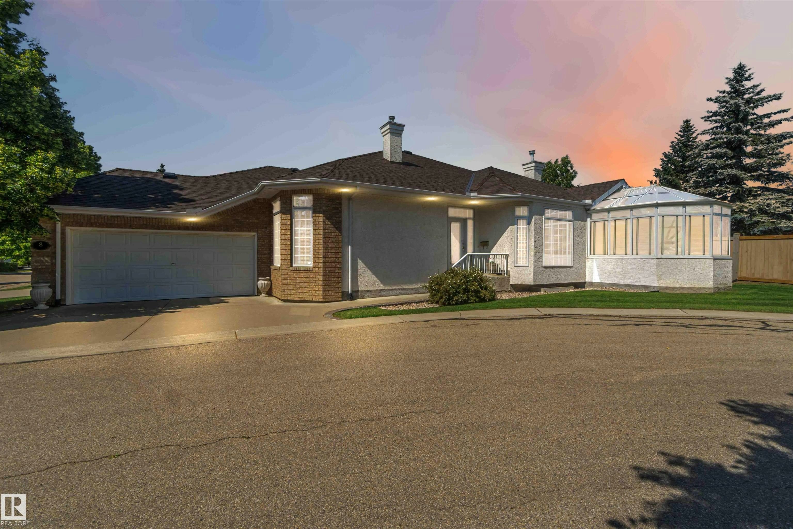 8 Butterworth Point(e), Edmonton, AB, T6R 2S3