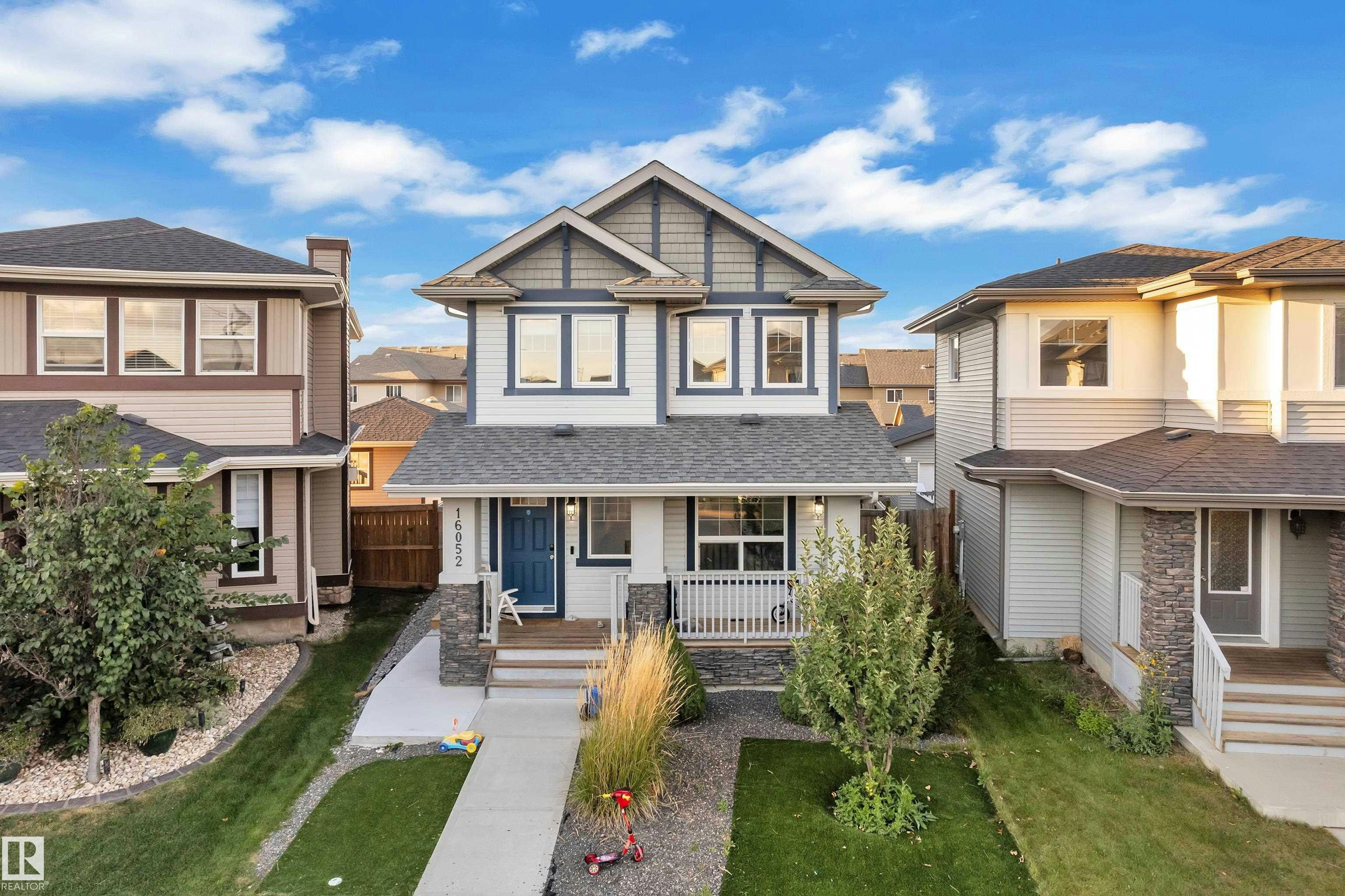 16052 11 Avenue SW, Edmonton, AB, T6W 2H6