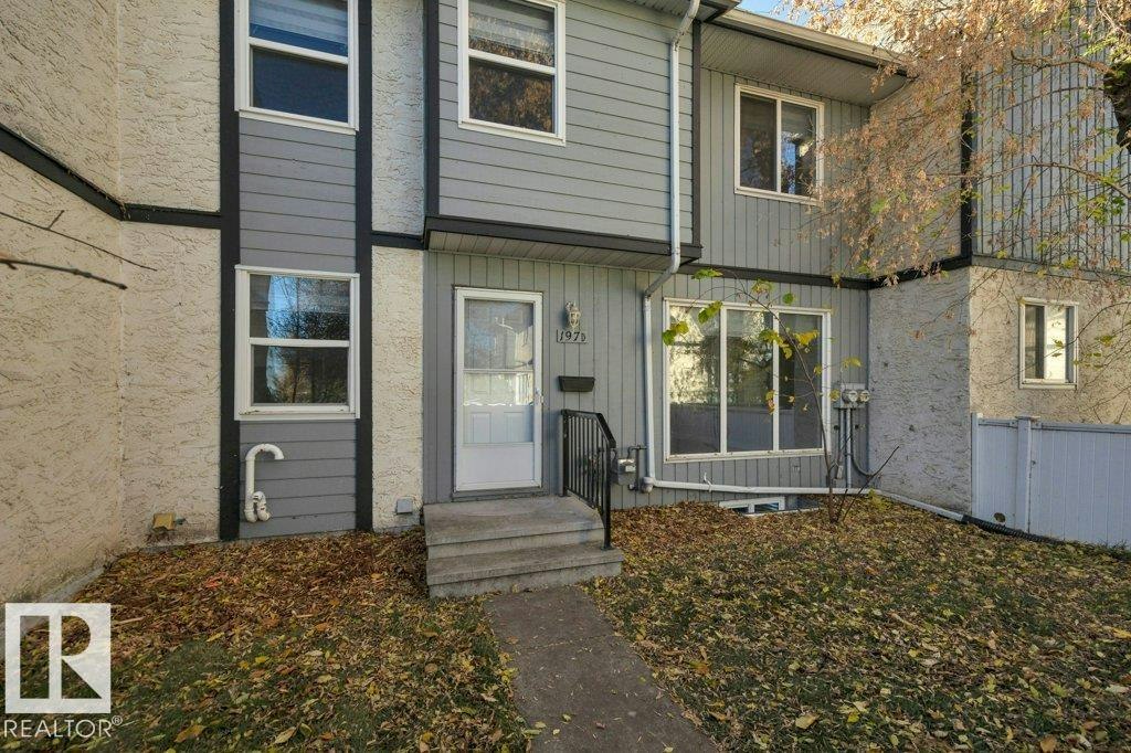 197D Homestead Crescent, Edmonton, AB, T5A 2Y2