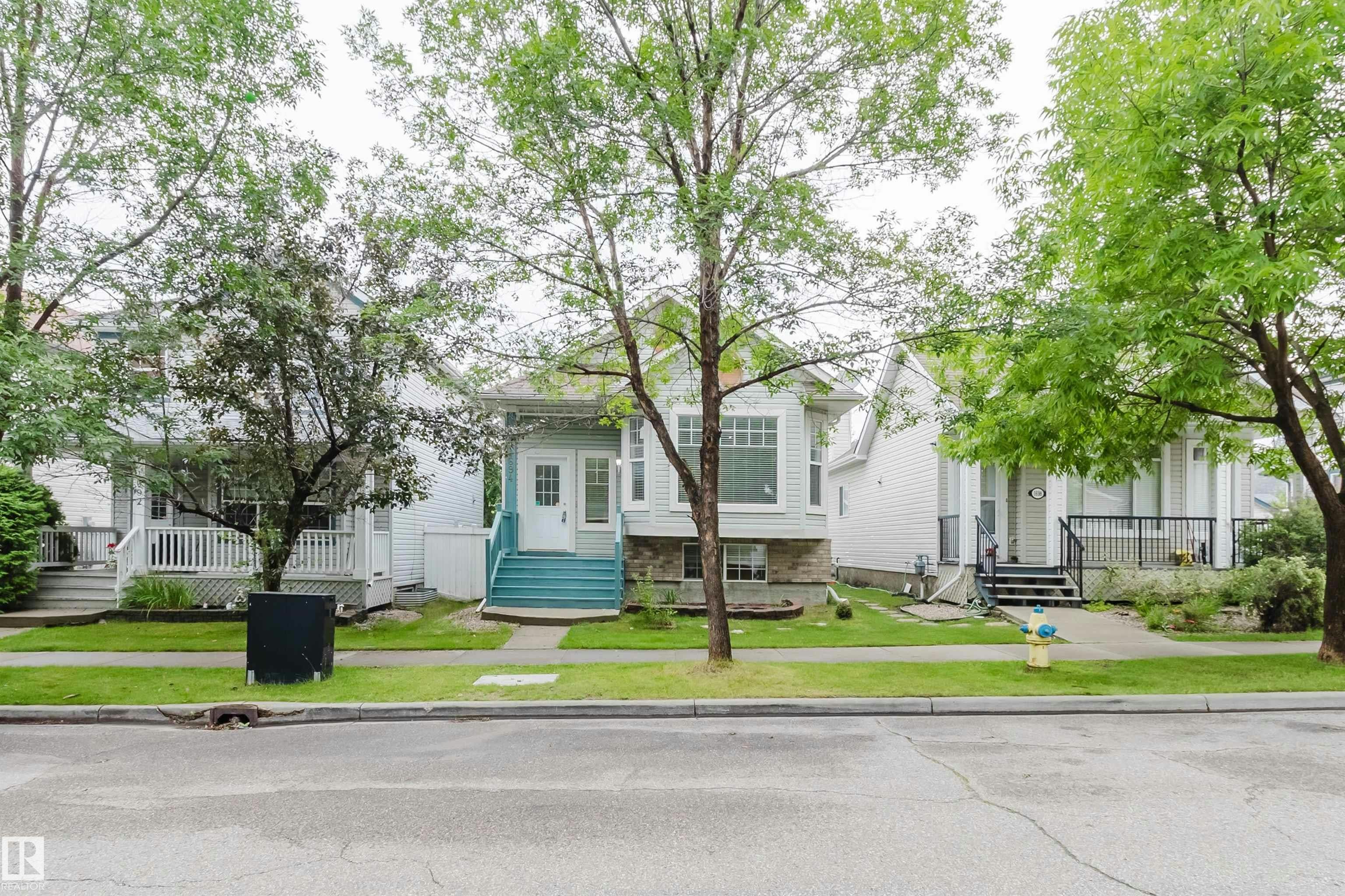 1694 Tompkins Wynd, Edmonton, AB, T6R 2Y4