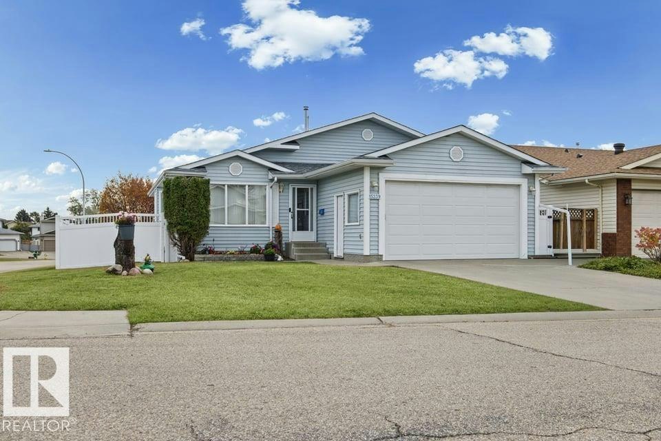 15239 63 Street, Edmonton, AB, T5A 4V8