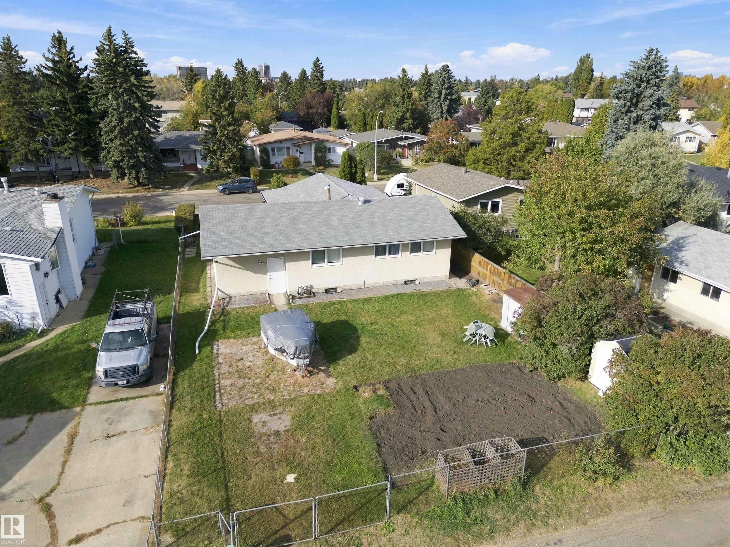 11519 38 Avenue NW, Edmonton, AB, T6J 0L3