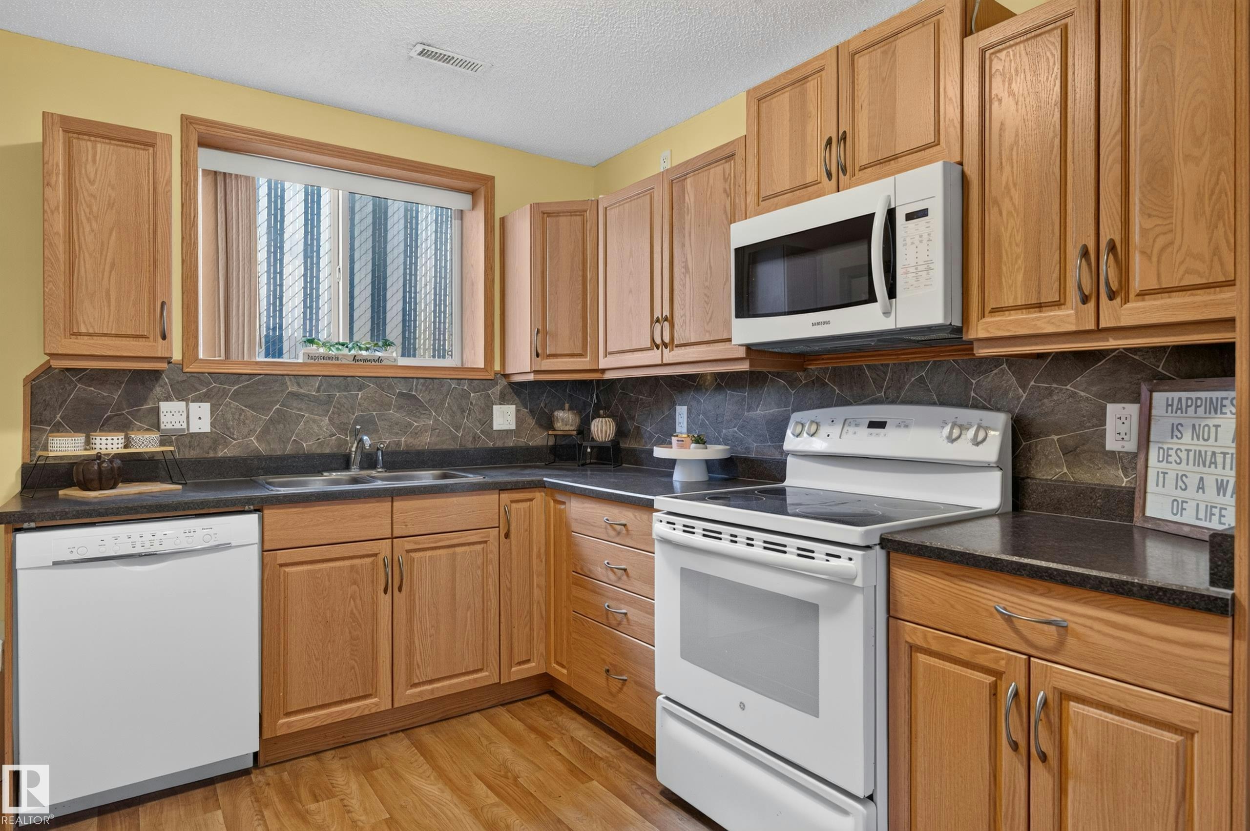 4615 151 Avenue, Edmonton, AB, T5Y 3A1 - 41