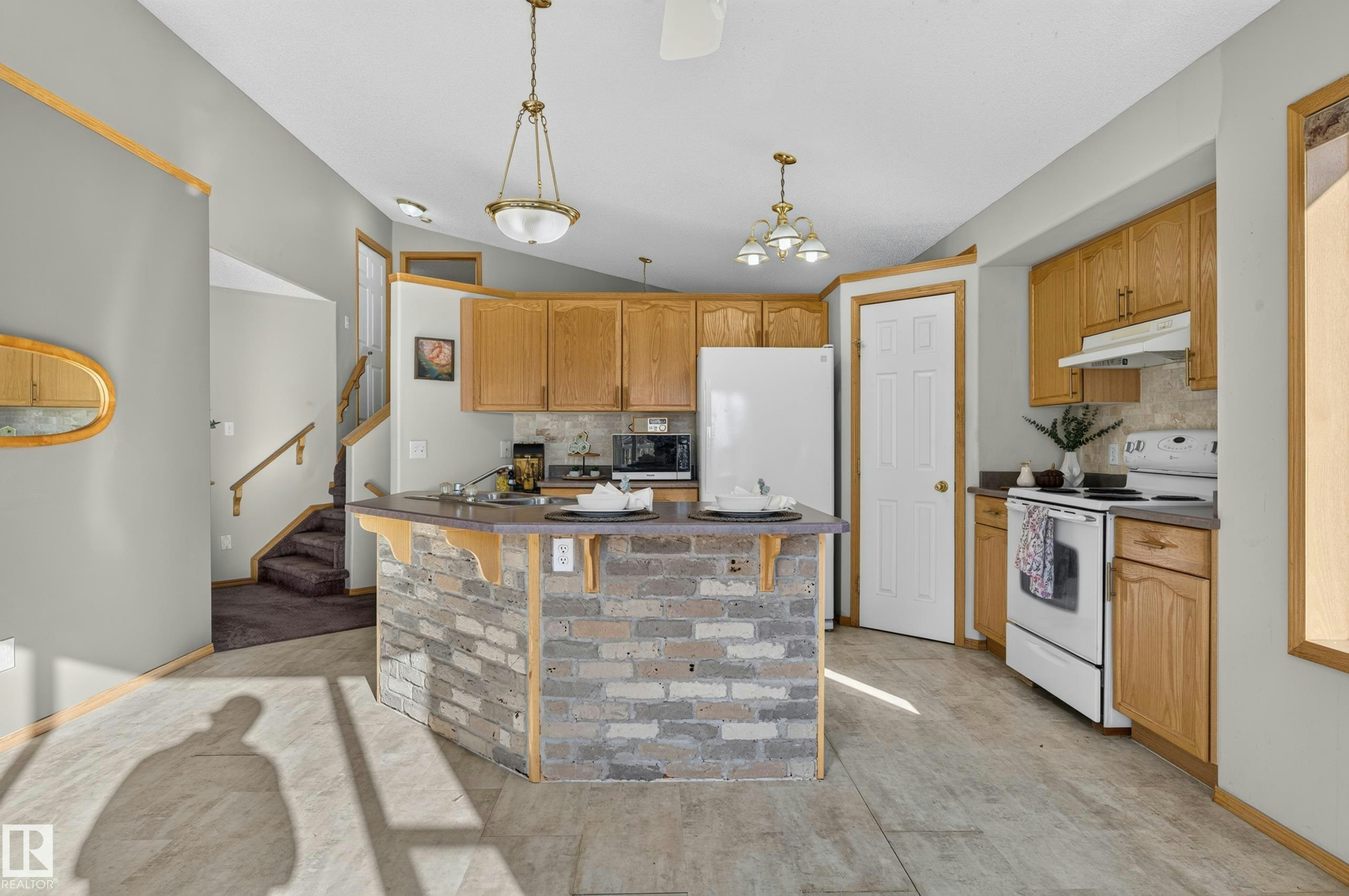 4615 151 Avenue, Edmonton, AB, T5Y 3A1 - 8