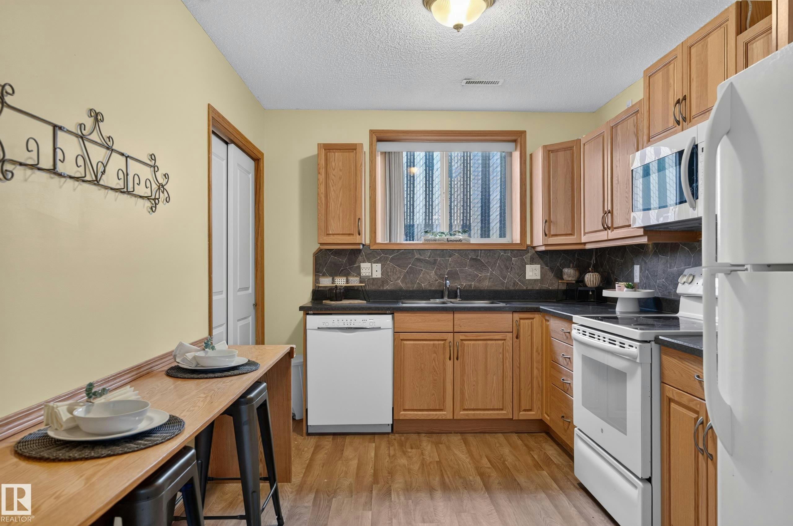 4615 151 Avenue, Edmonton, AB, T5Y 3A1 - 40