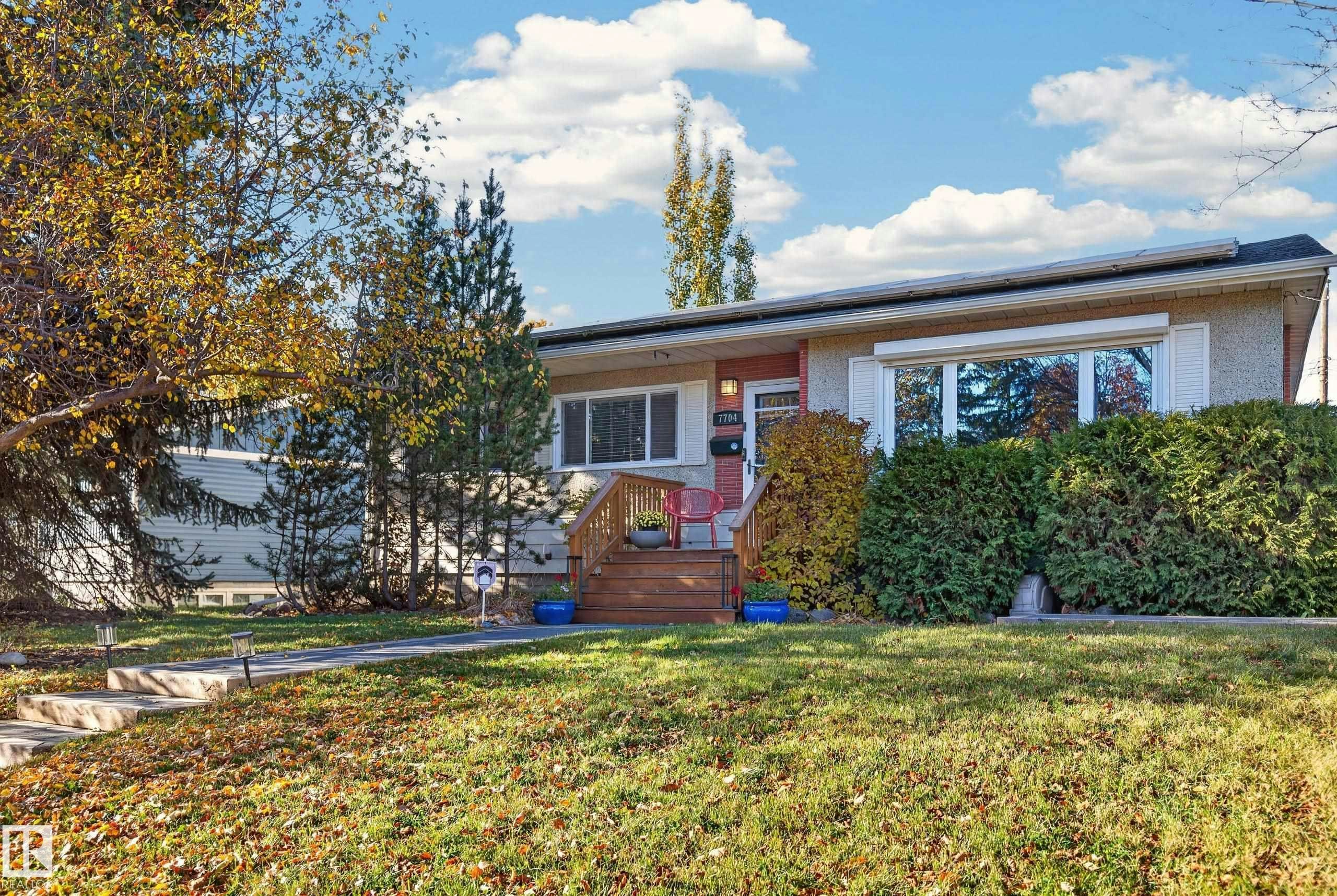 7704 102 Avenue NW, Edmonton, AB, T6A 0P4