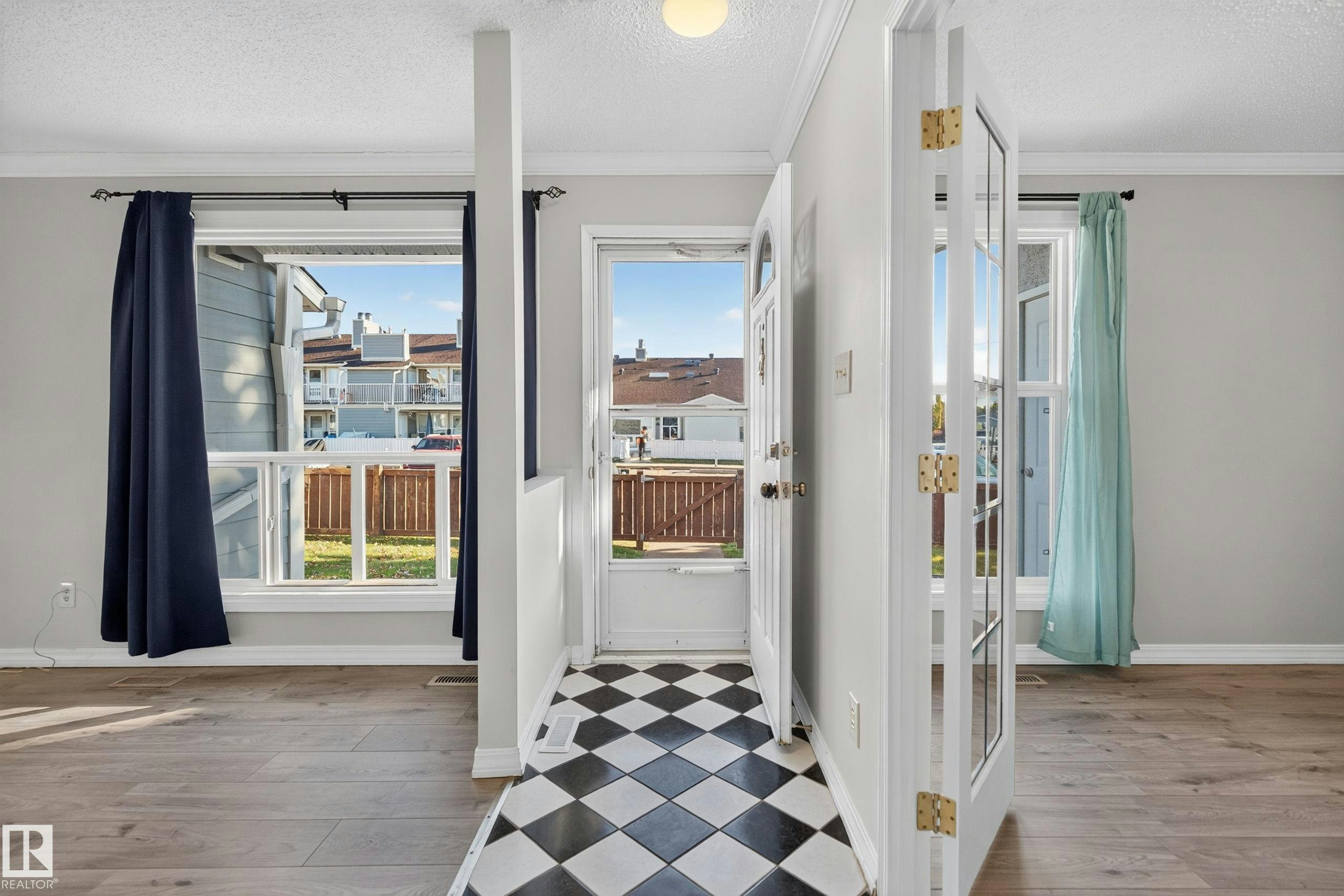 2332 151 Avenue, Edmonton, AB, T5Y 2L1