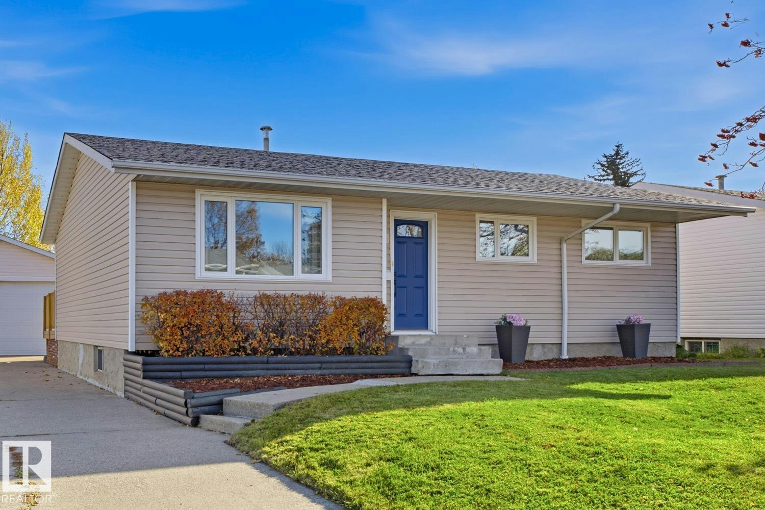 8415 176a Street, Edmonton, AB, T5T 0M9