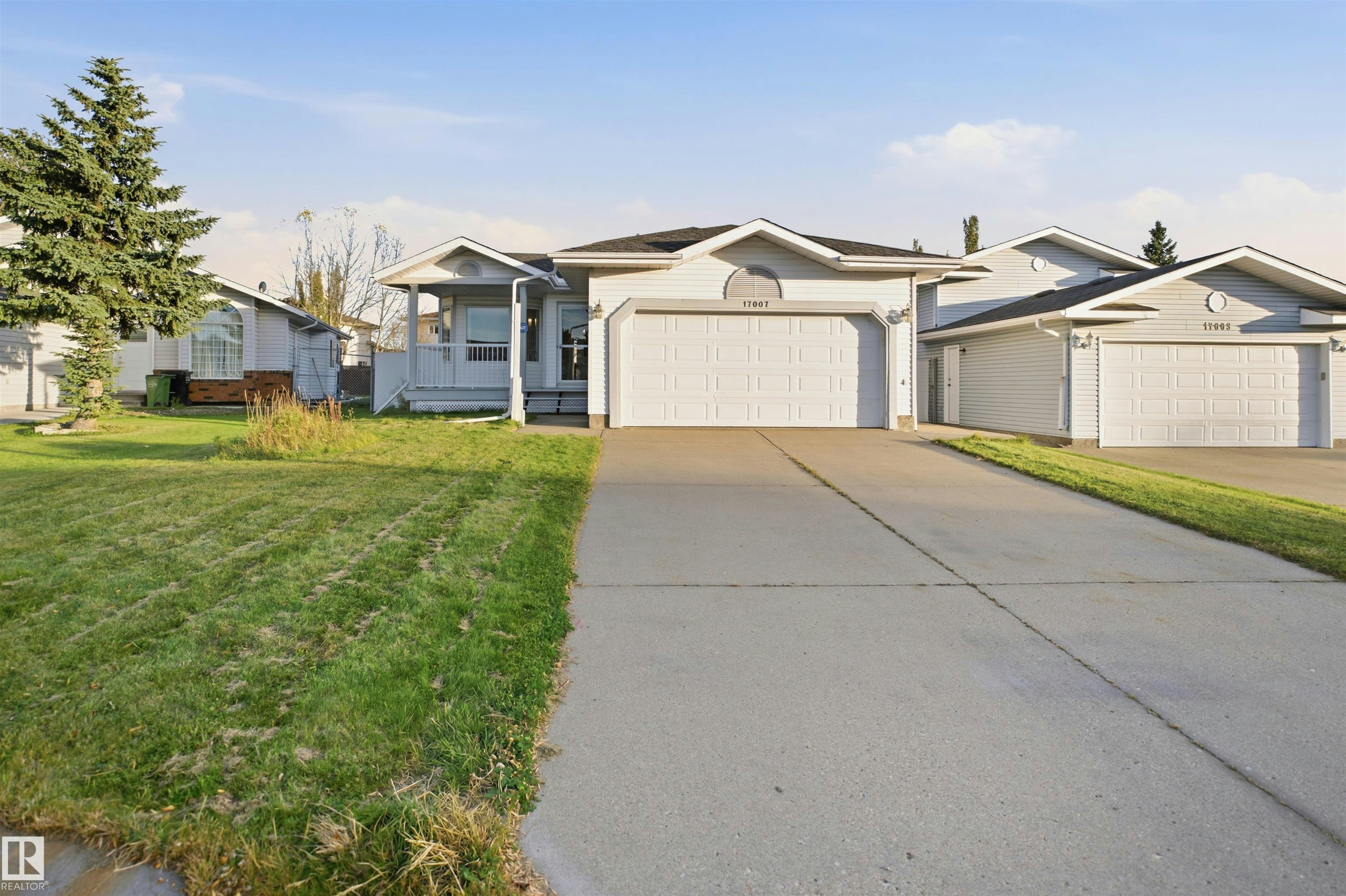 17007 90a Street, Edmonton, AB, T5Z 2Y9