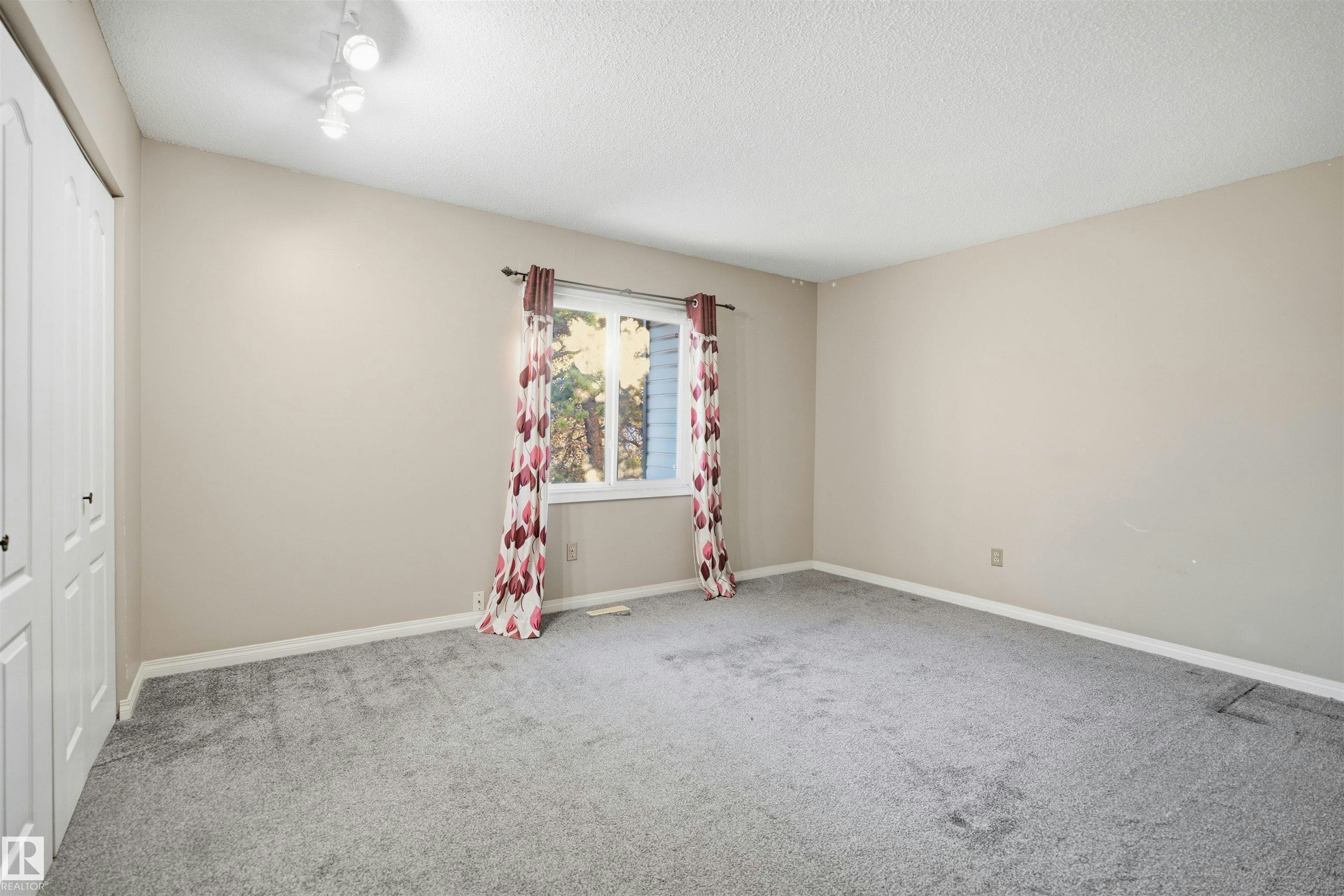 7J Garden Grove, Edmonton, AB, T6J 2L3