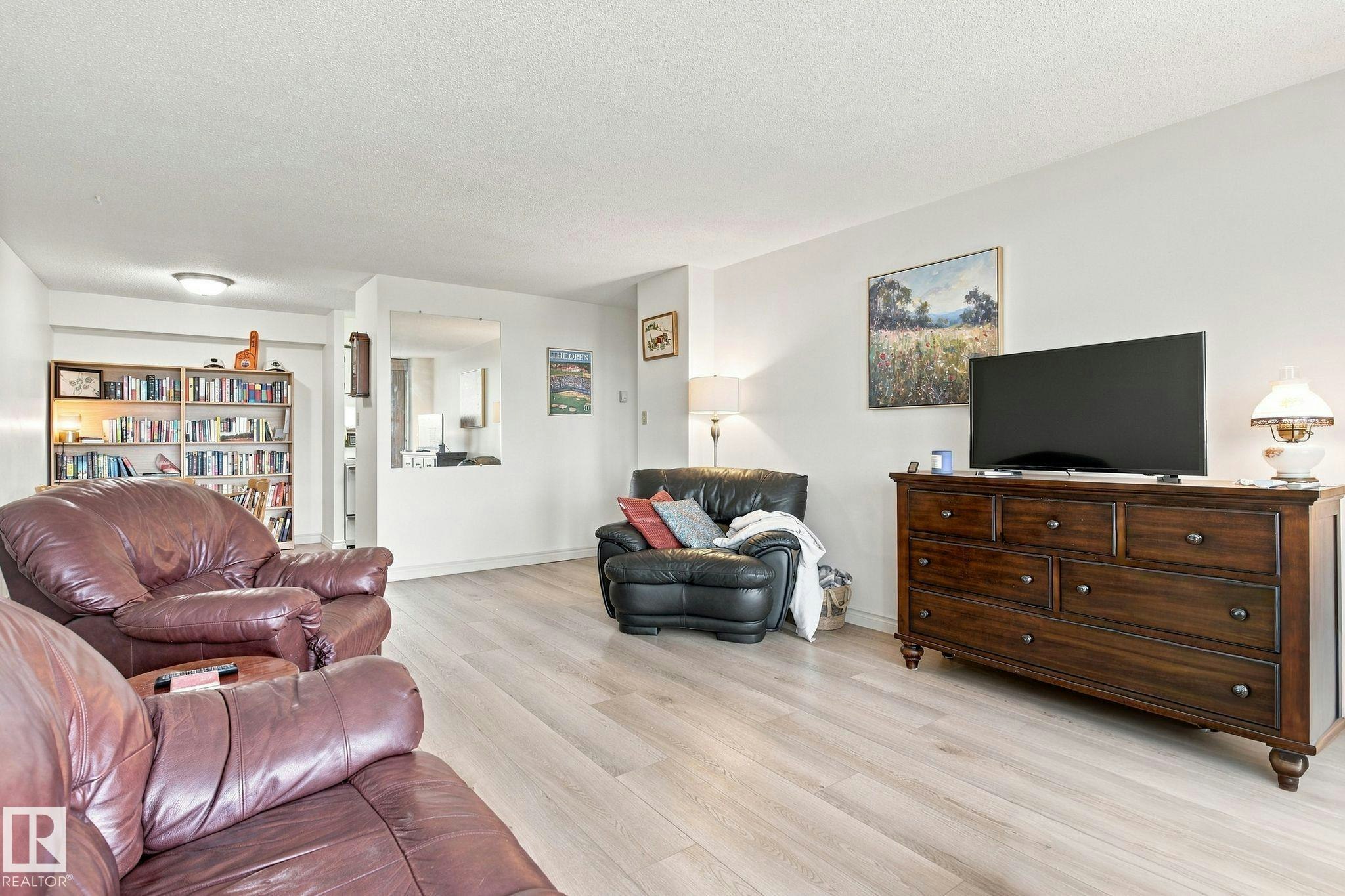 1507-9835 113 Street, Edmonton, AB, T5K 1N4