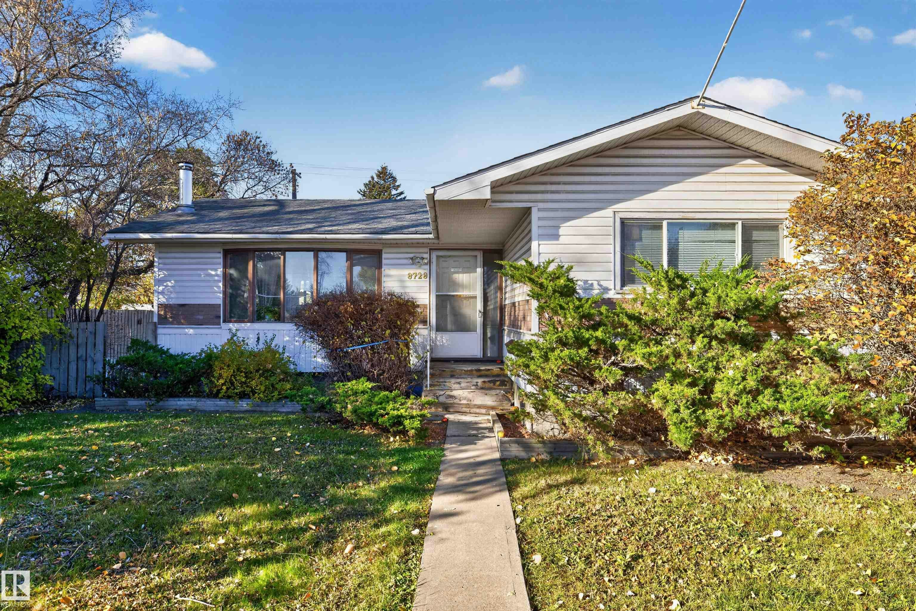 8728 163 Street, Edmonton, AB, T5R 2N6