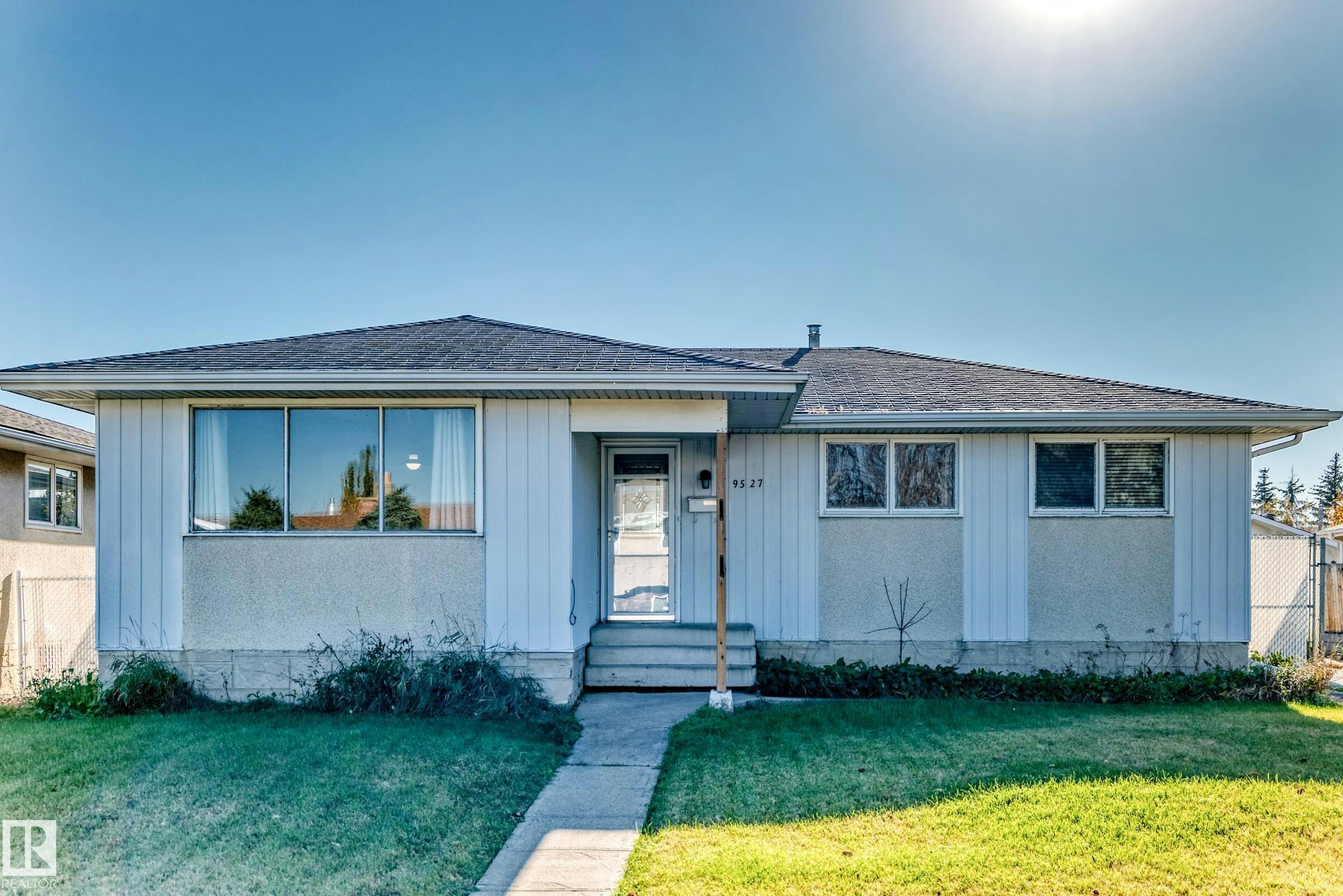 9527 139 Avenue, Edmonton, AB, T5E 5Z7