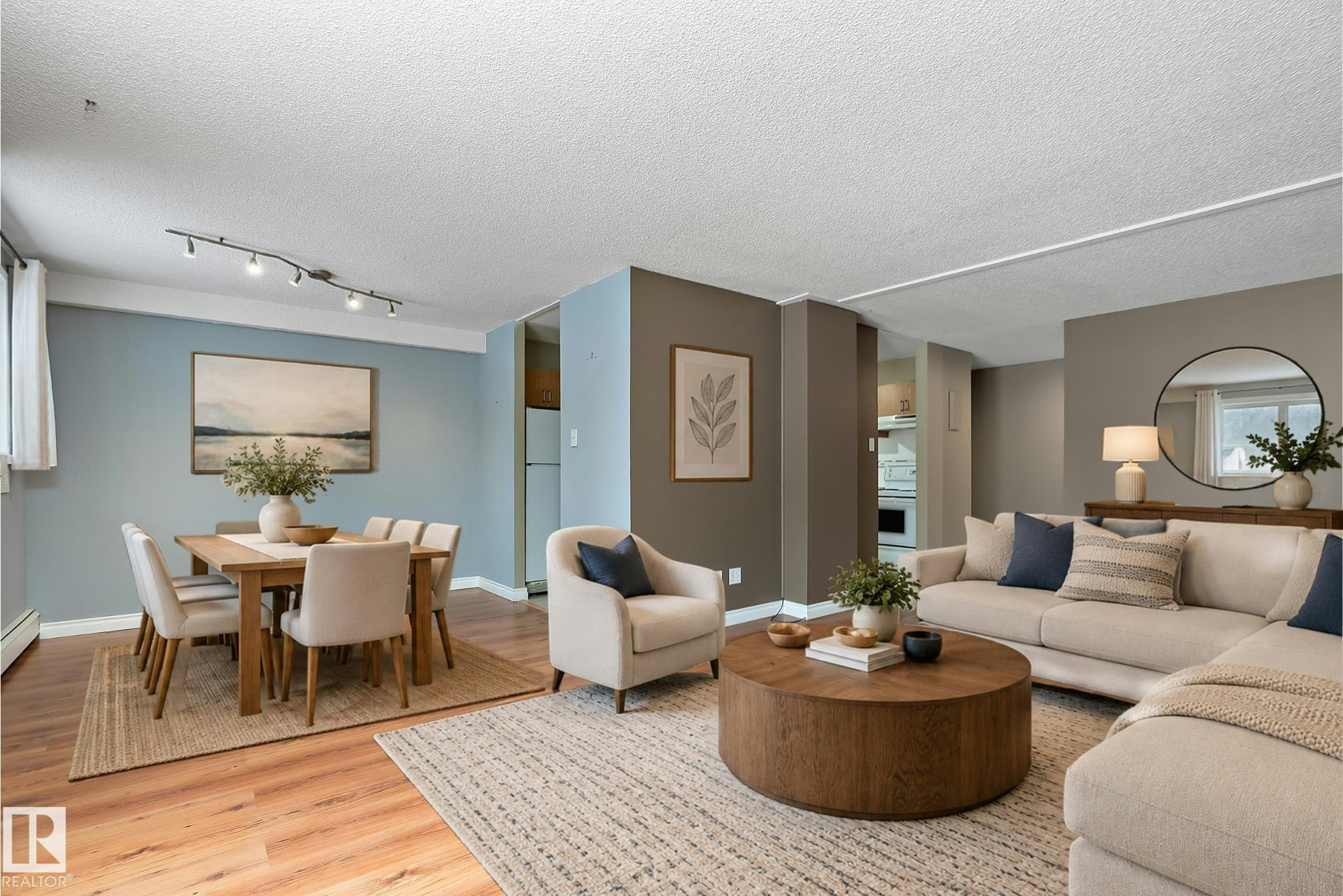206-9929 113, Edmonton, AB, T5K 2N9