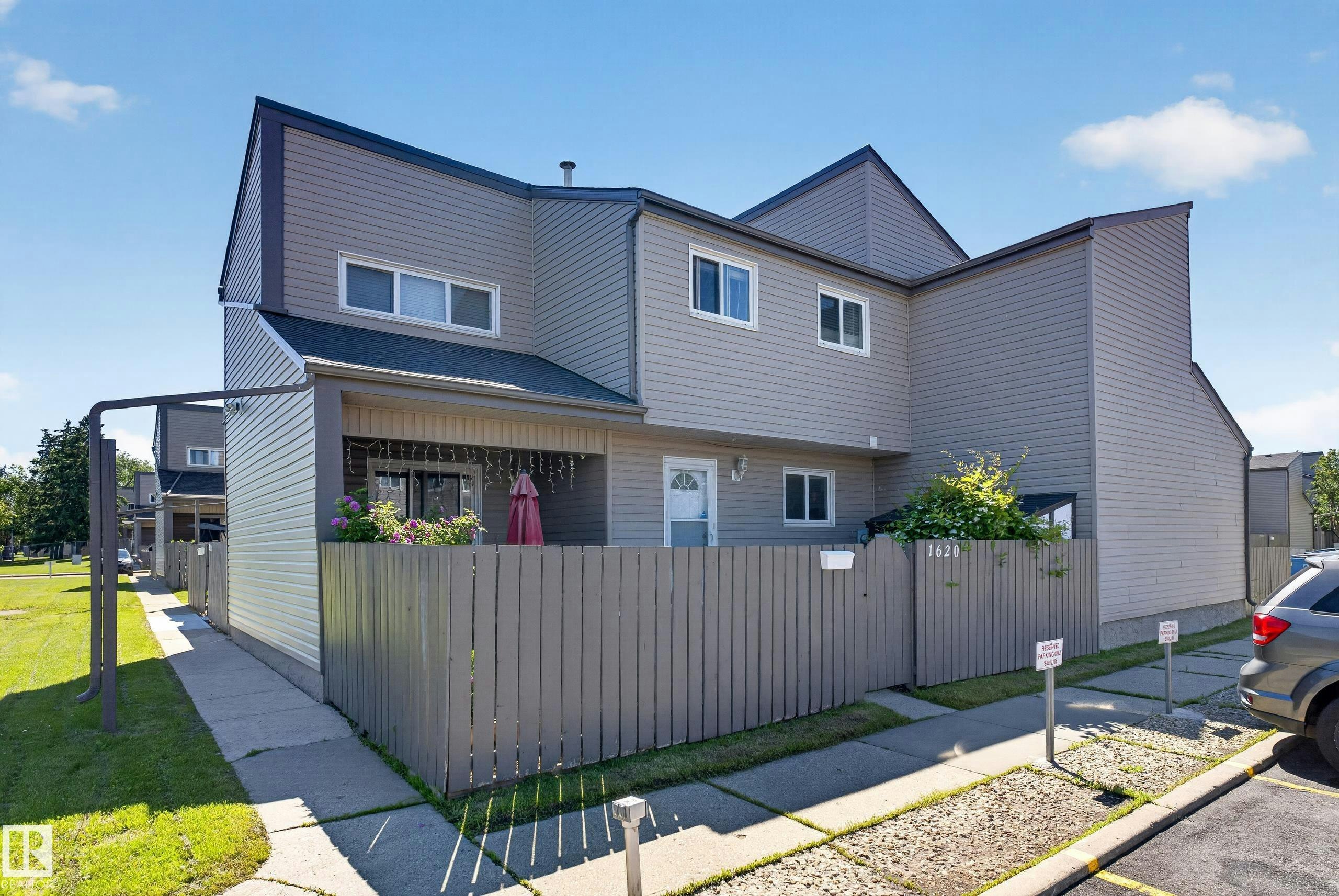 1620 Lakewood Road, Edmonton, AB, T6K 3H4