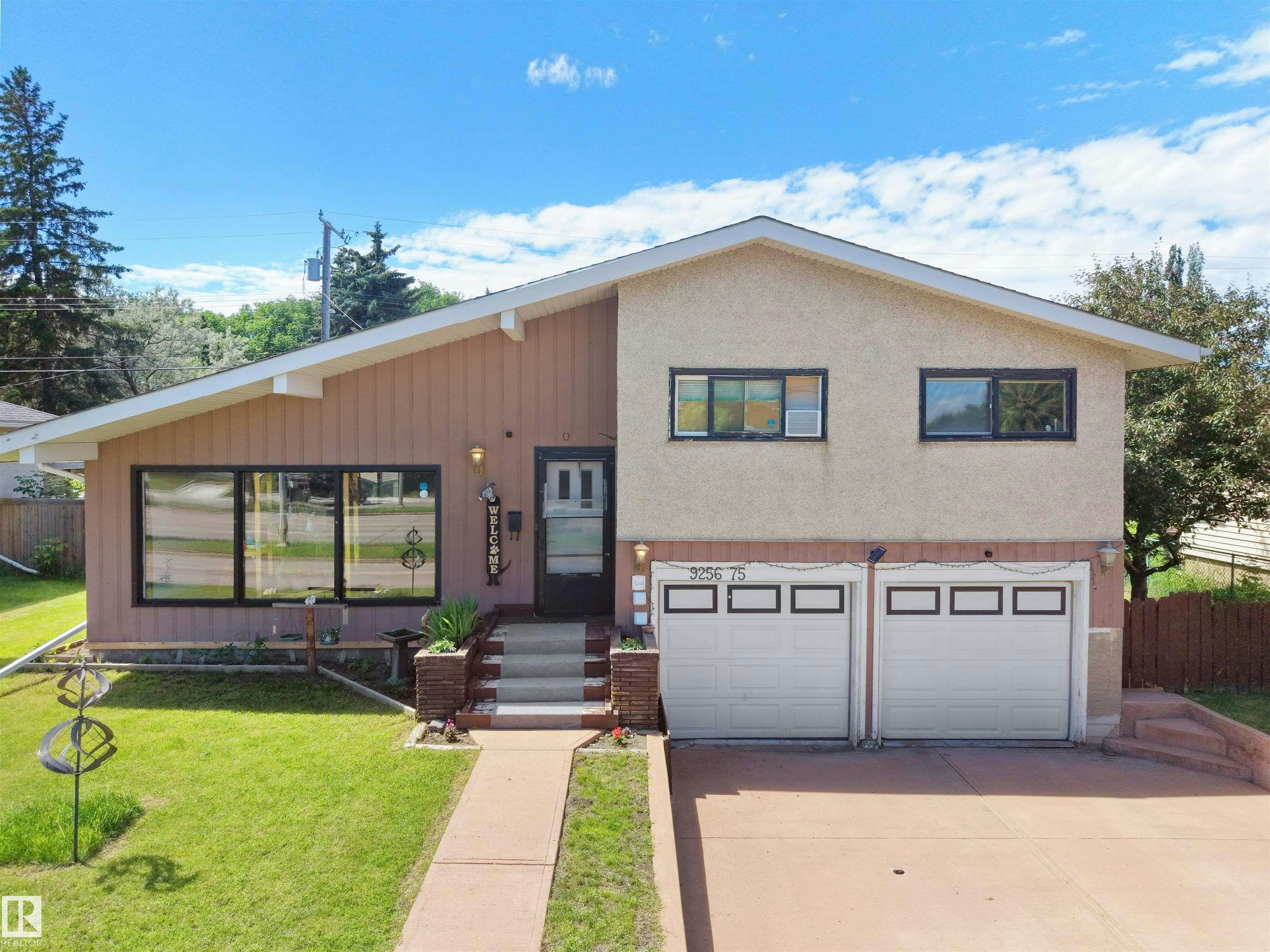 9256 75 Street, Edmonton, AB, T6C 2H4