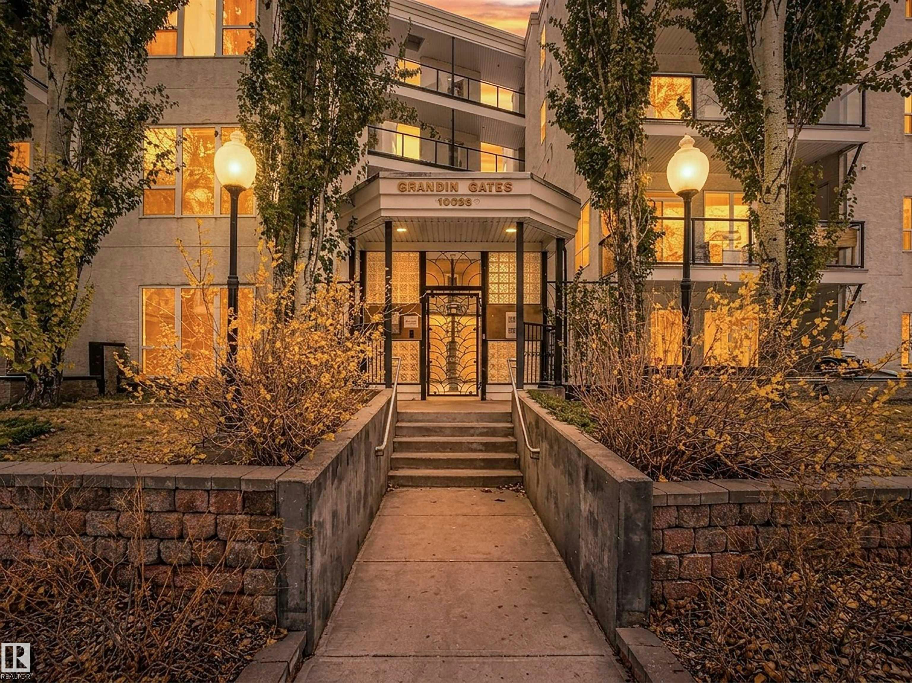 121-10023 110 Street, Edmonton, AB, T5K 1J5