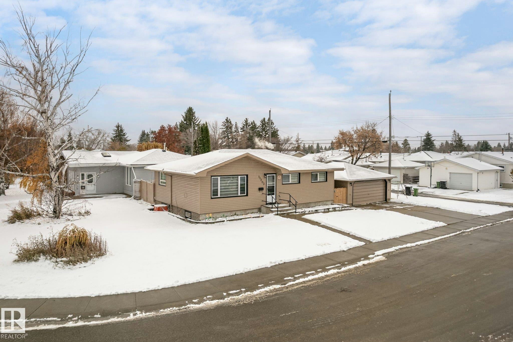 11203 136 Avenue, Edmonton, AB, T5E 1W9