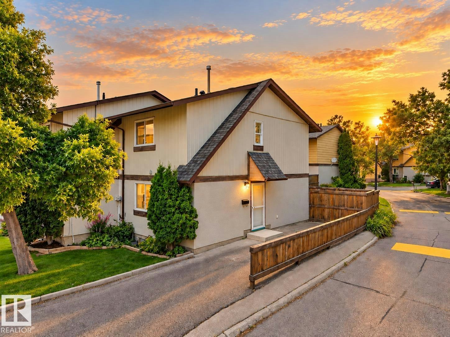 126 Woodstock, Edmonton, AB, T5T 0H6