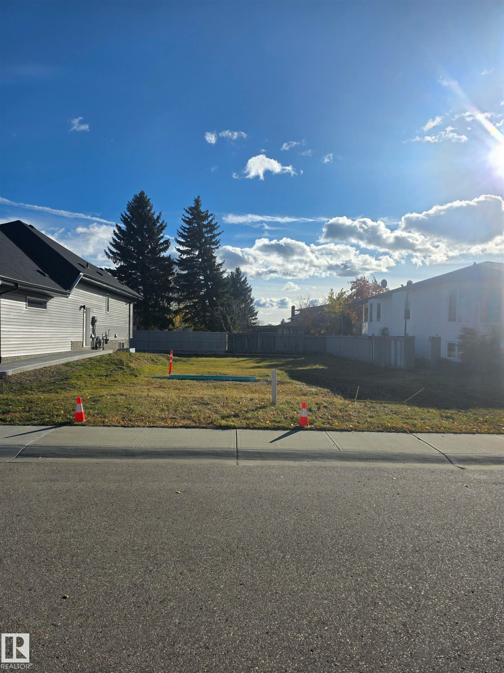 35 Elsinore Place NW, Edmonton, AB, T5X 0M6