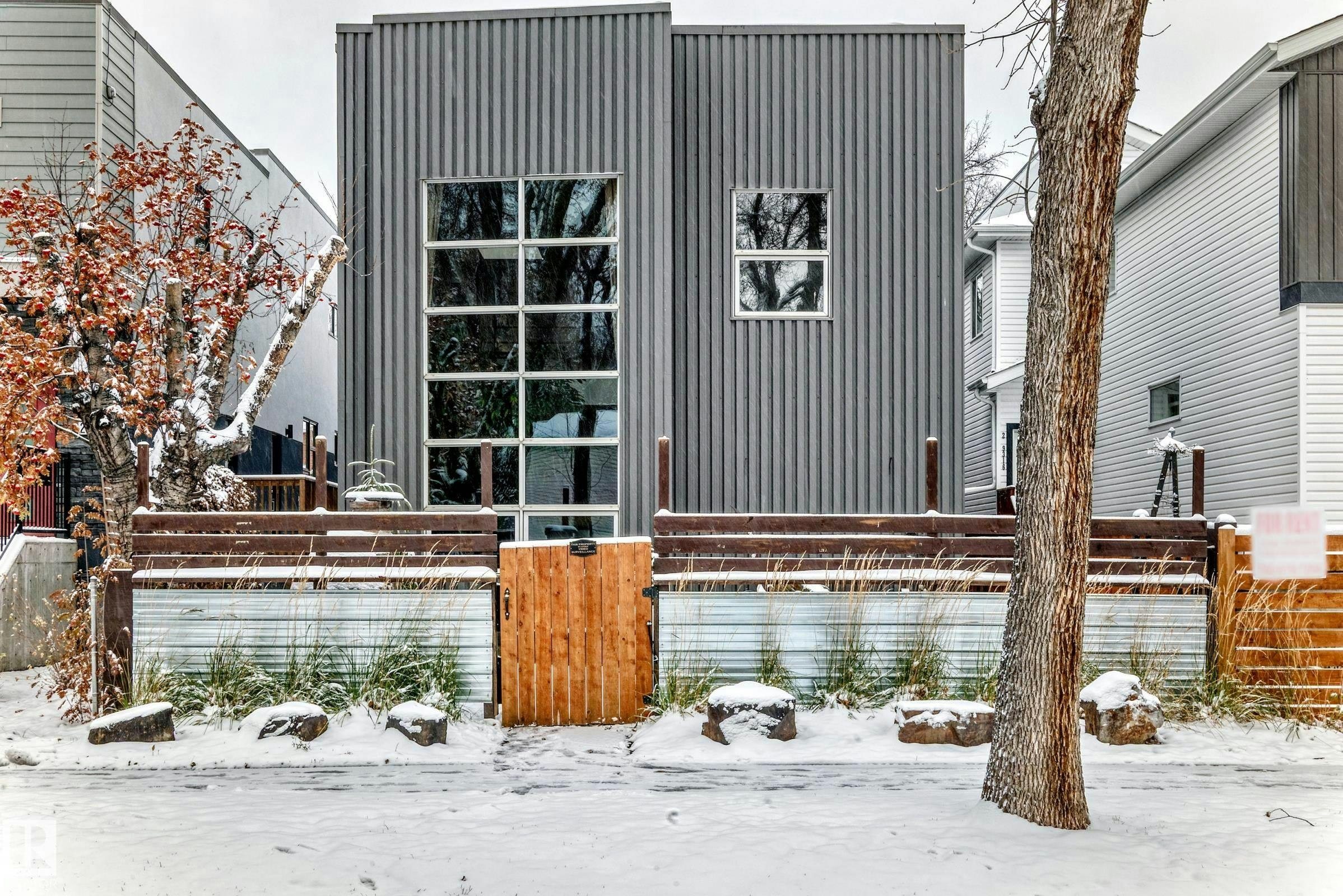 9318 109 Avenue, Edmonton, AB, T5H 1C5