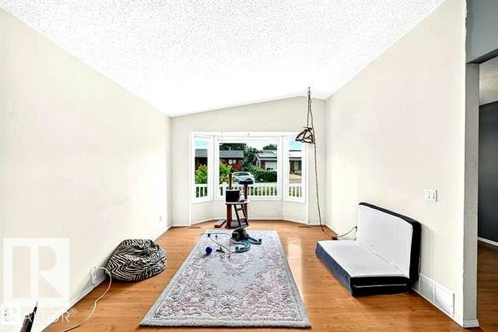 1116 39 Street NW - 4