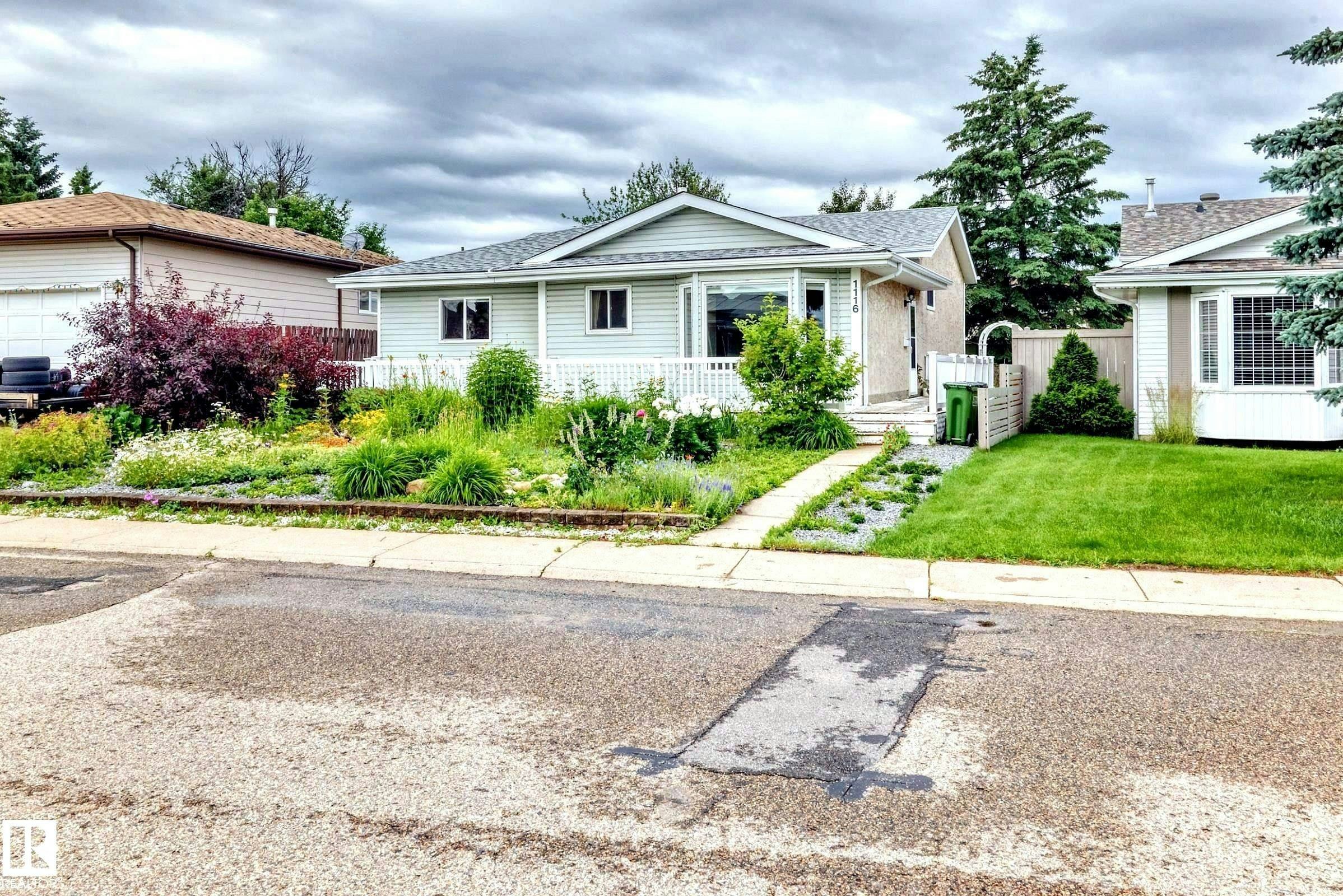 1116 39 Street NW, Edmonton, AB, T6L 2K7
