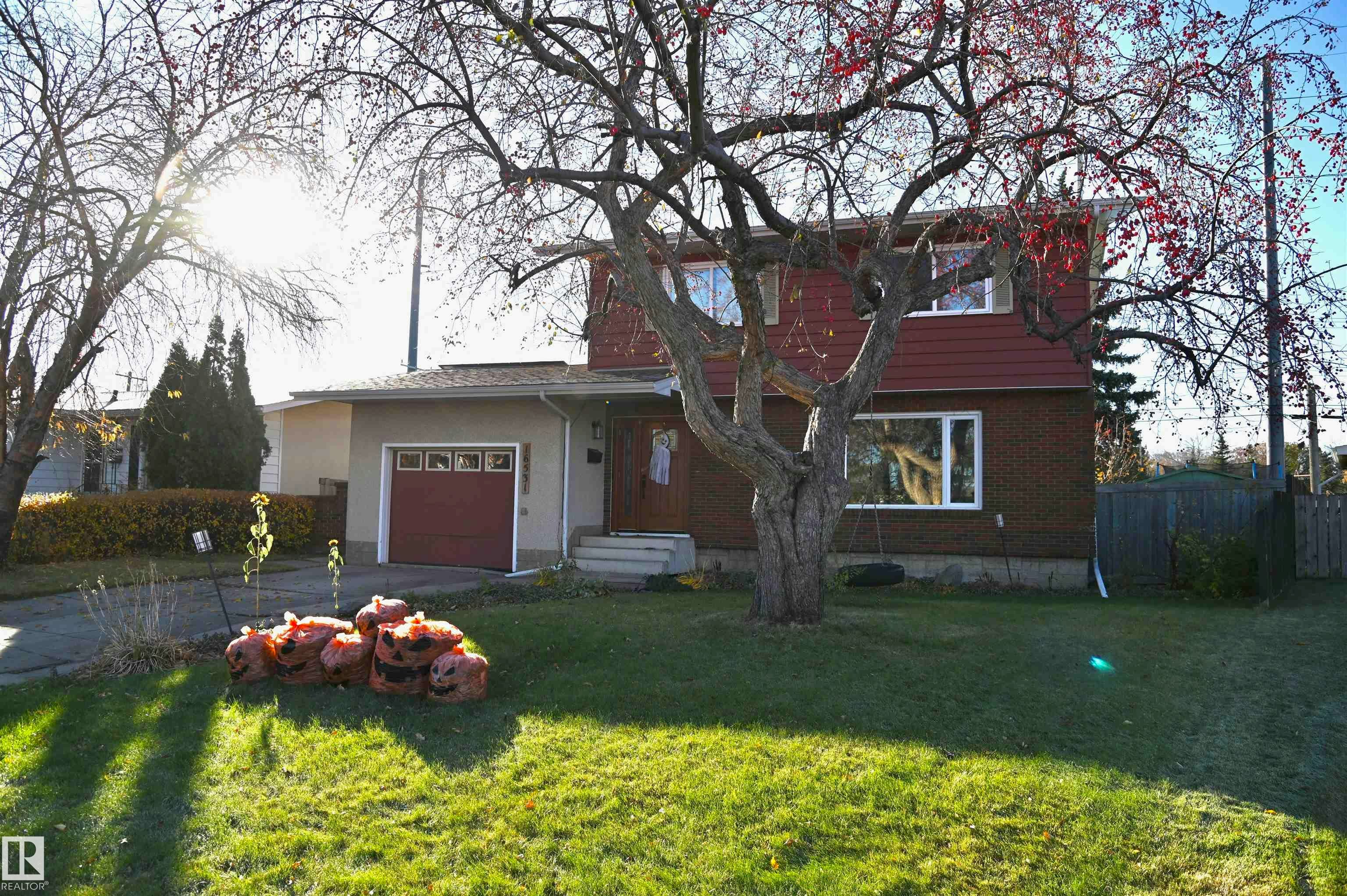 16531 79a Avenue, Edmonton, AB, T5R 3J2
