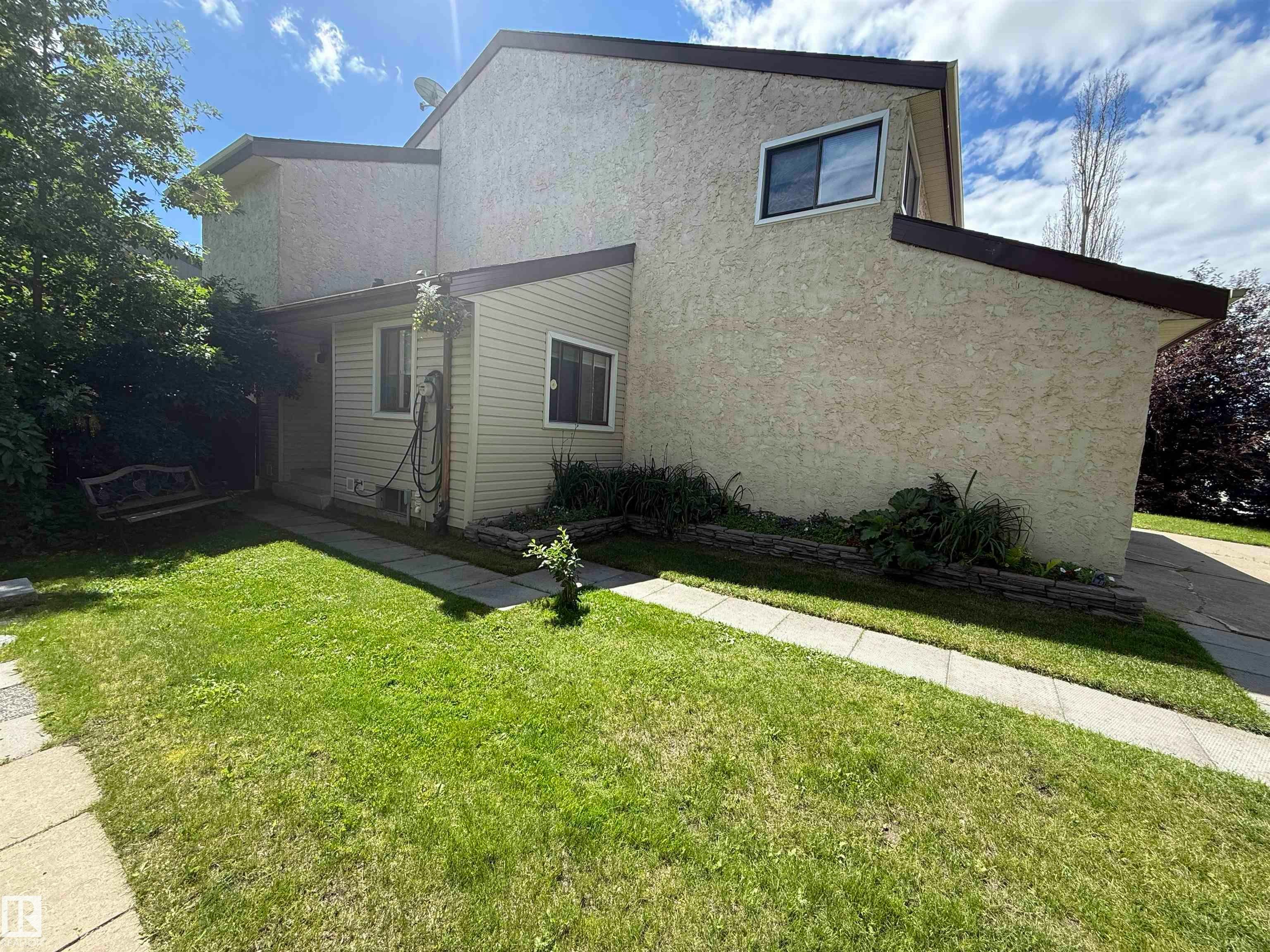 17219 60 Ave NW, Edmonton, AB, T6M 1E9