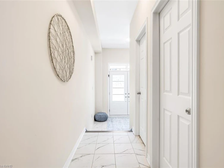3916 Koenig Road, Burlington, ON, L7M 0Z5 - 3