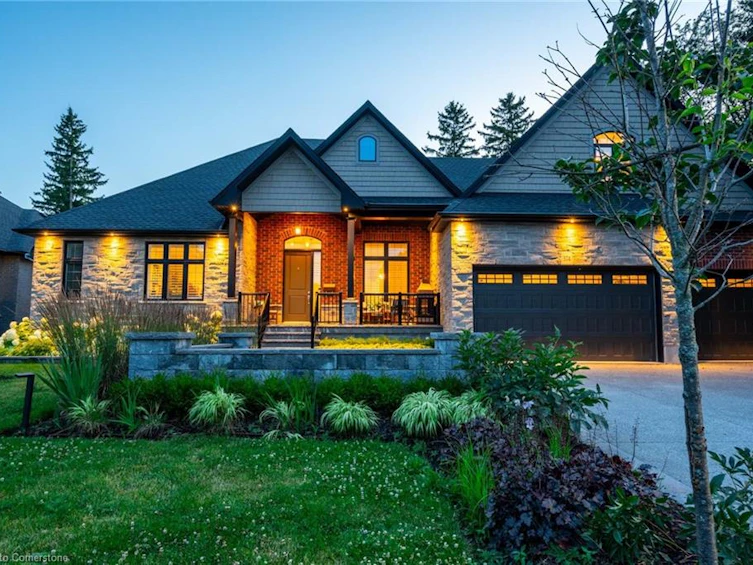 374 Woodworth Drive W, Hamilton, ON, L9G 2N3