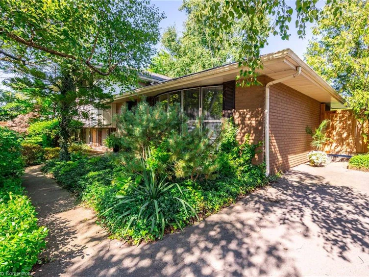 5203 Mulberry Drive, Burlington, ON, L7L 3P6 - 3