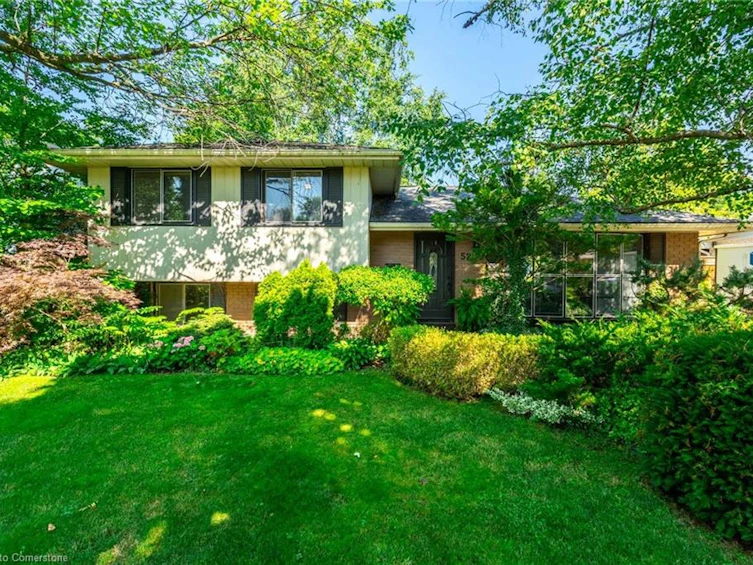 5203 Mulberry Drive, Burlington, ON, L7L 3P6