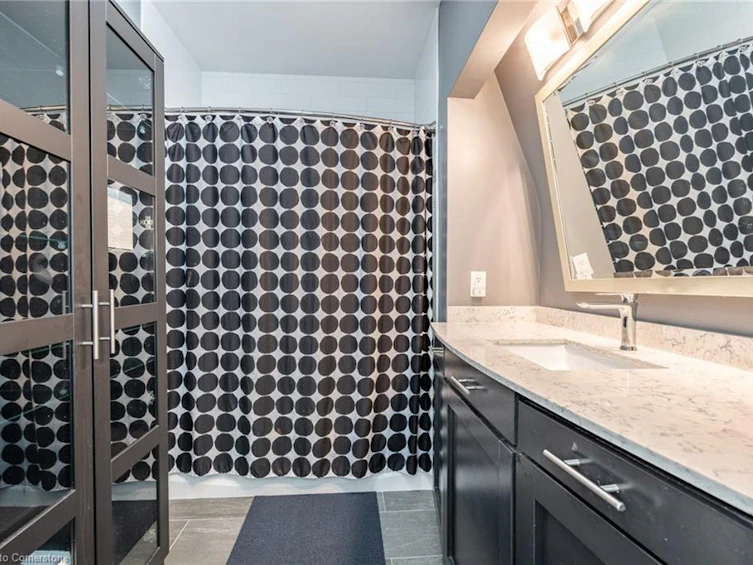 60 Inverness Avenue W, Hamilton, ON, L9C 1A4 - 24