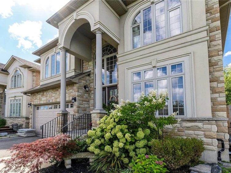 240 Cloverleaf Drive, Hamilton, ON, L9K 1T2 - 3