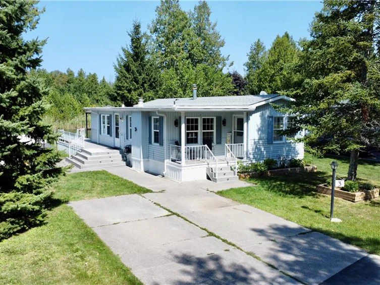 3 St. James Place, Wasaga Beach, ON, L9Z 3A8