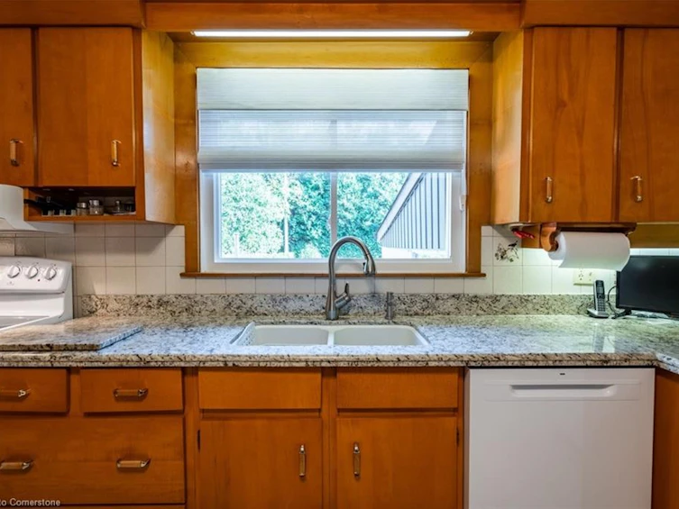 2434 Eileen Drive, Burlington, ON, L7R 1M8 - 12