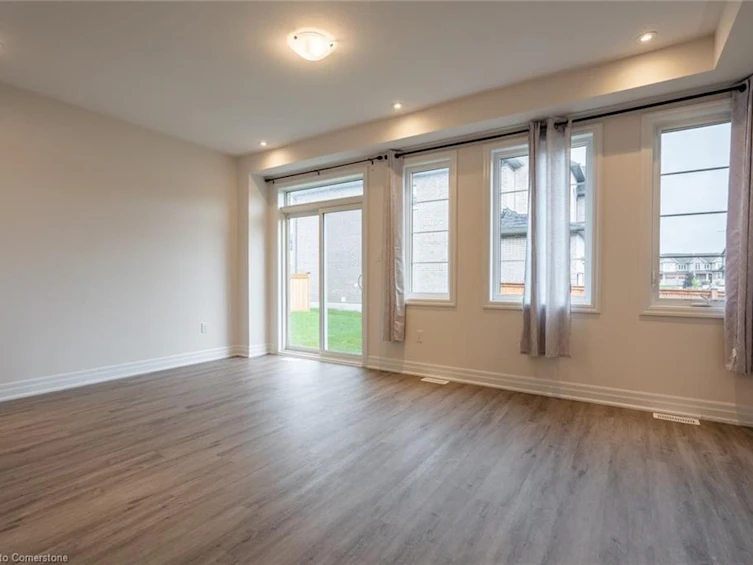 9201 Griffon Street, Niagara Falls, ON, L2G 3R6 - 9