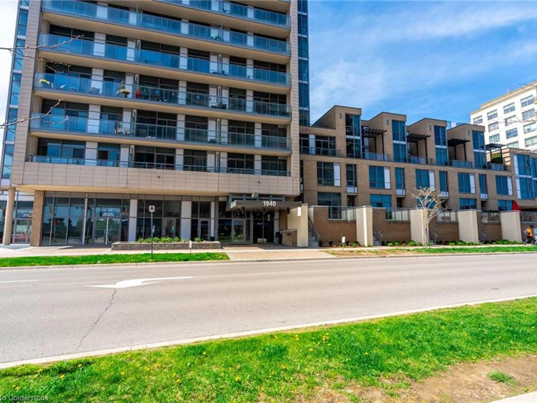 404-1940 Ironstone Drive, Burlington, ON, L7L 0E4 - 2