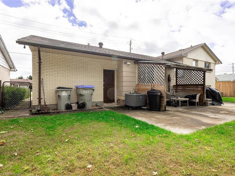 177 Ontario Street W, Strathroy, ON, N7G 1B8 - 18