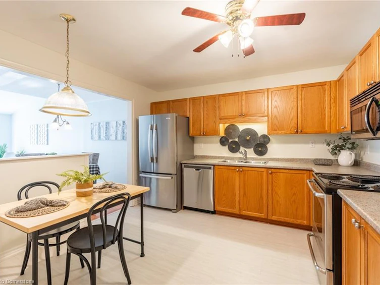 11-222 Fellowes Crescent, Hamilton, ON, L8B 0R1 - 11