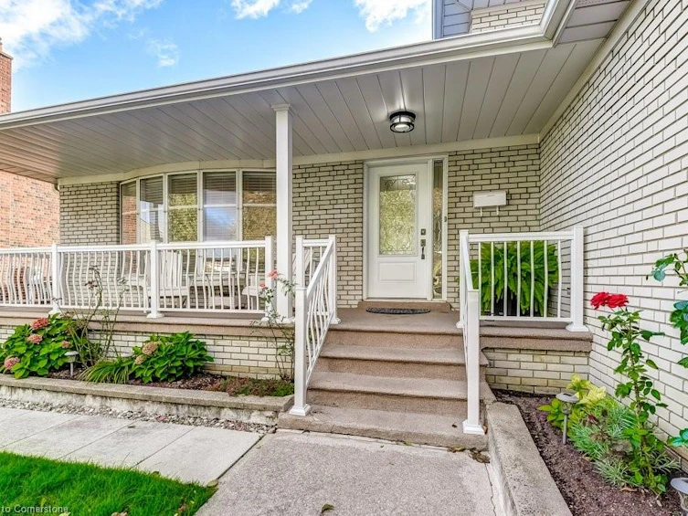 3268 Marlene Court, Mississauga, ON, L4X 2N5 - 2